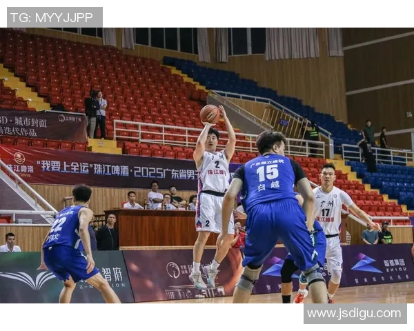 广州篮球队在篮球战术排行榜中荣登第八名展现出强大实力与潜力 广州篮球队在篮球战术排行榜中荣登第八名展现出强大实力与潜力