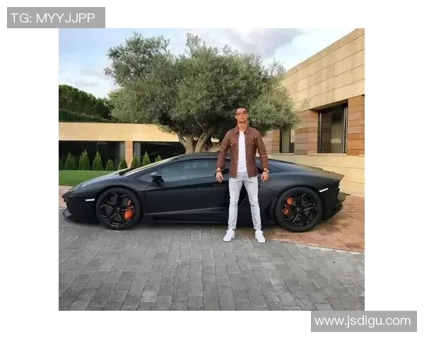 足球巨星C罗与豪车的奢华生活揭秘,尽显运动员的风采与品味 足球巨星C罗与豪车的奢华生活揭秘,尽显运动员的风采与品味