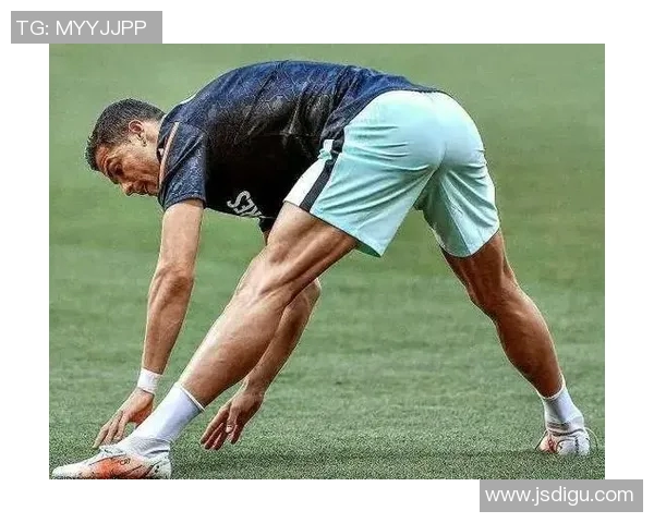 足球明星如何通过力量训练增强肌肉力量提升比赛表现的秘密揭秘 足球明星如何通过力量训练增强肌肉力量提升比赛表现的秘密揭秘