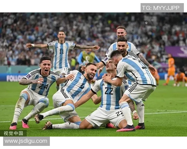 足球明星罗梅罗时尚穿搭解析引领潮流风向标 足球明星罗梅罗时尚穿搭解析引领潮流风向标